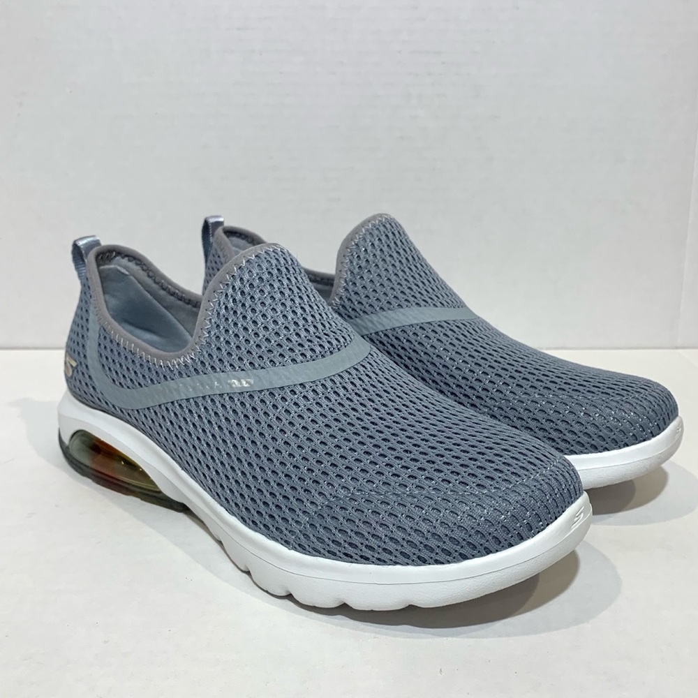 New Go Walk Air-Twirl. Sketchers Available In Size 8,8.5.